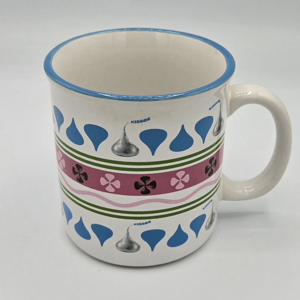 Hershey's Kisses Coffee/Tea/hot‎ coco Mug with KISSES design around cup retro